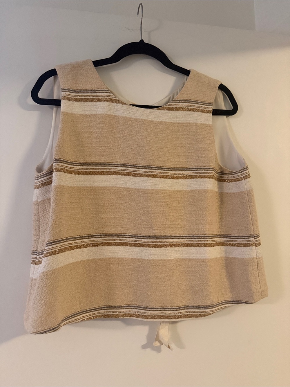 Paper crown sleeveless top